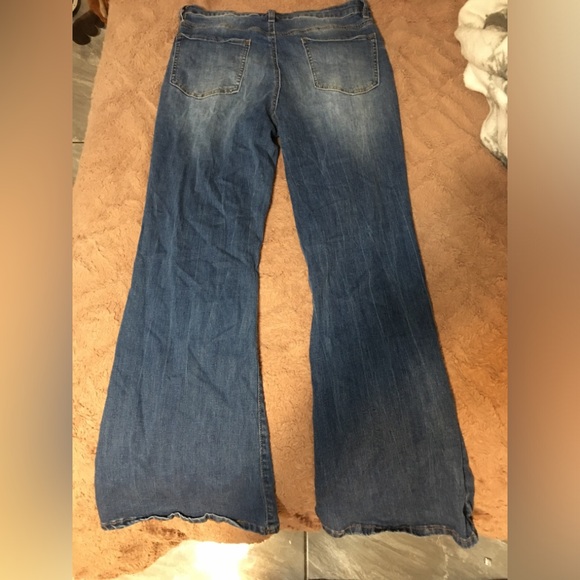 Flare Cute Ripped Jeans - Picture 4 of 6